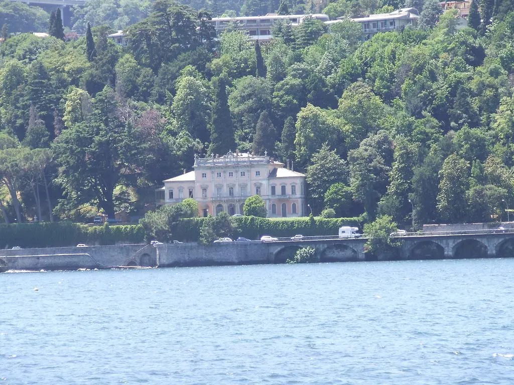 ** Aparthotel Victoria Hotels Carso Camnago Volta Italien