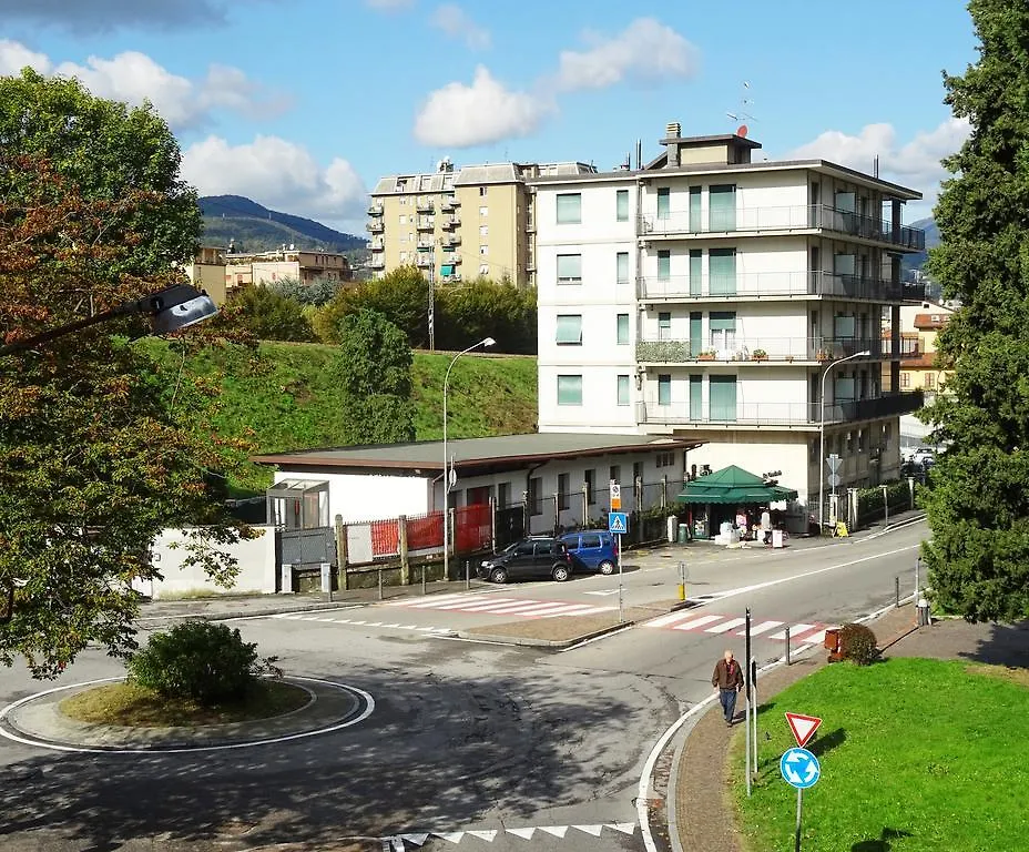 Ξενοδοχείο με διαμερίσματα Victoria Hotels Carso Camnago Volta