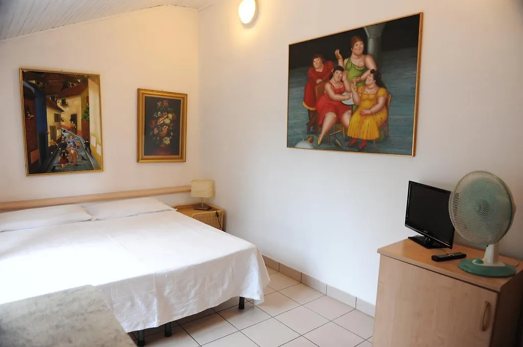 Camnago Volta Victoria Hotels Carso
