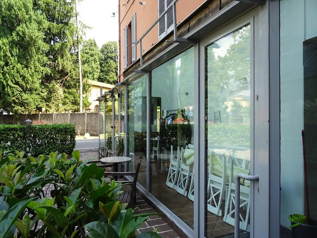 Camnago Volta Victoria Hotels Carso איטליה